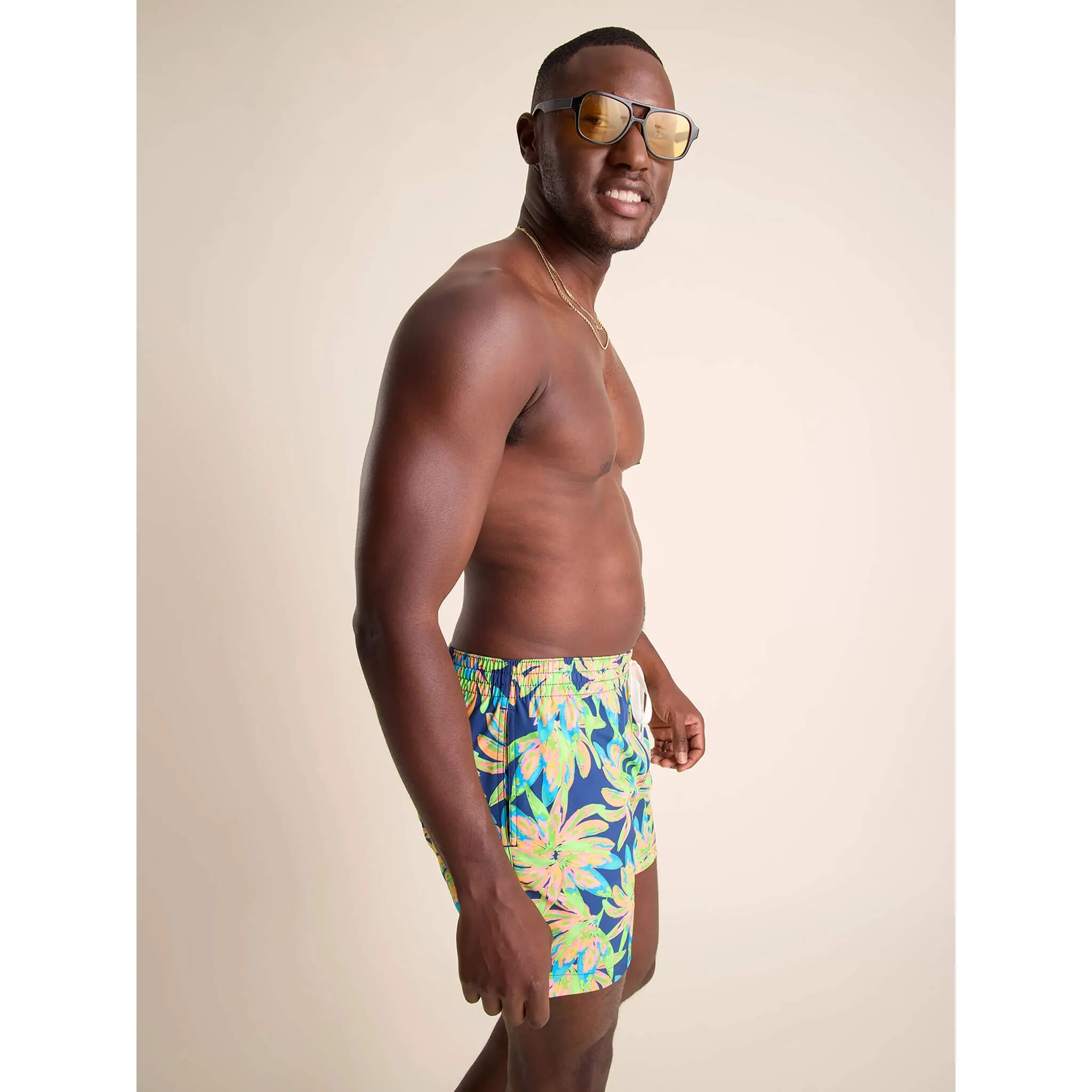 Chubbies 5.5-Inch The Ocean Flowers Swim Trunks - Bright Green - Pattern Base (Includes Plaids)