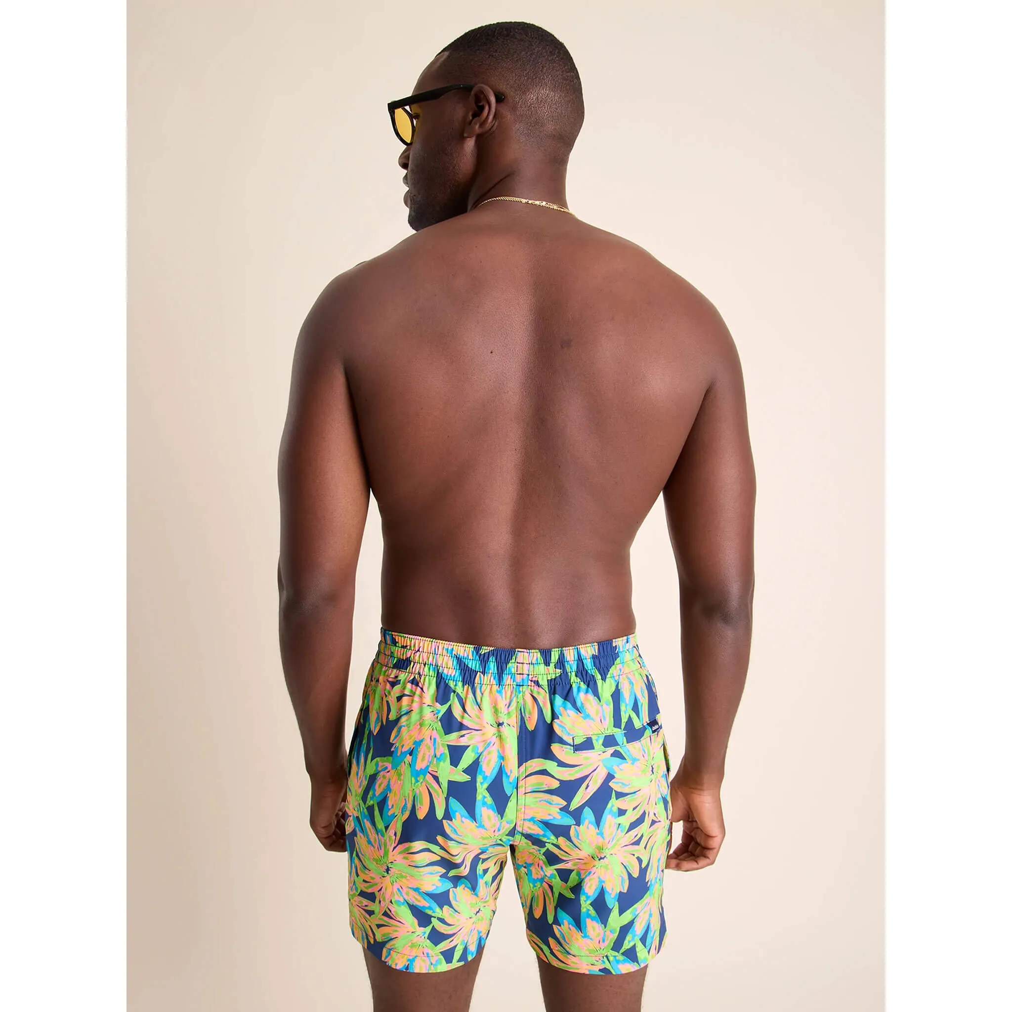 Chubbies 5.5-Inch The Ocean Flowers Swim Trunks - Bright Green - Pattern Base (Includes Plaids)