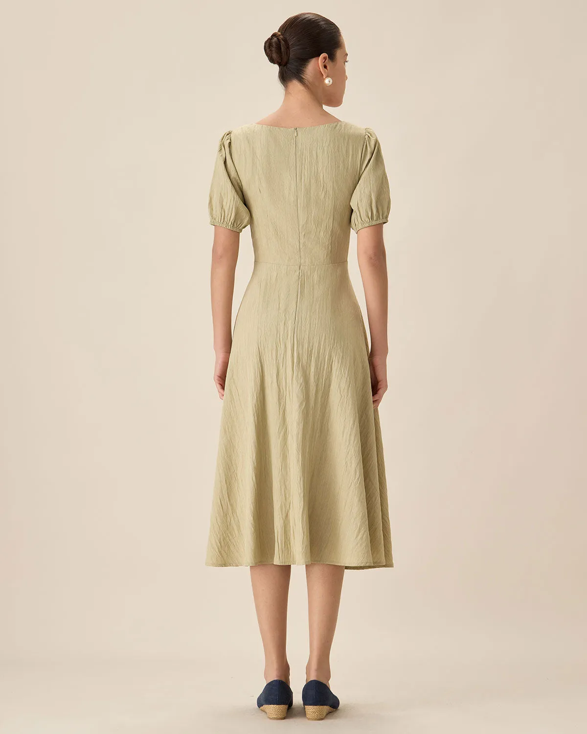 Green Sweetheart Neck Shirred Midi Dress